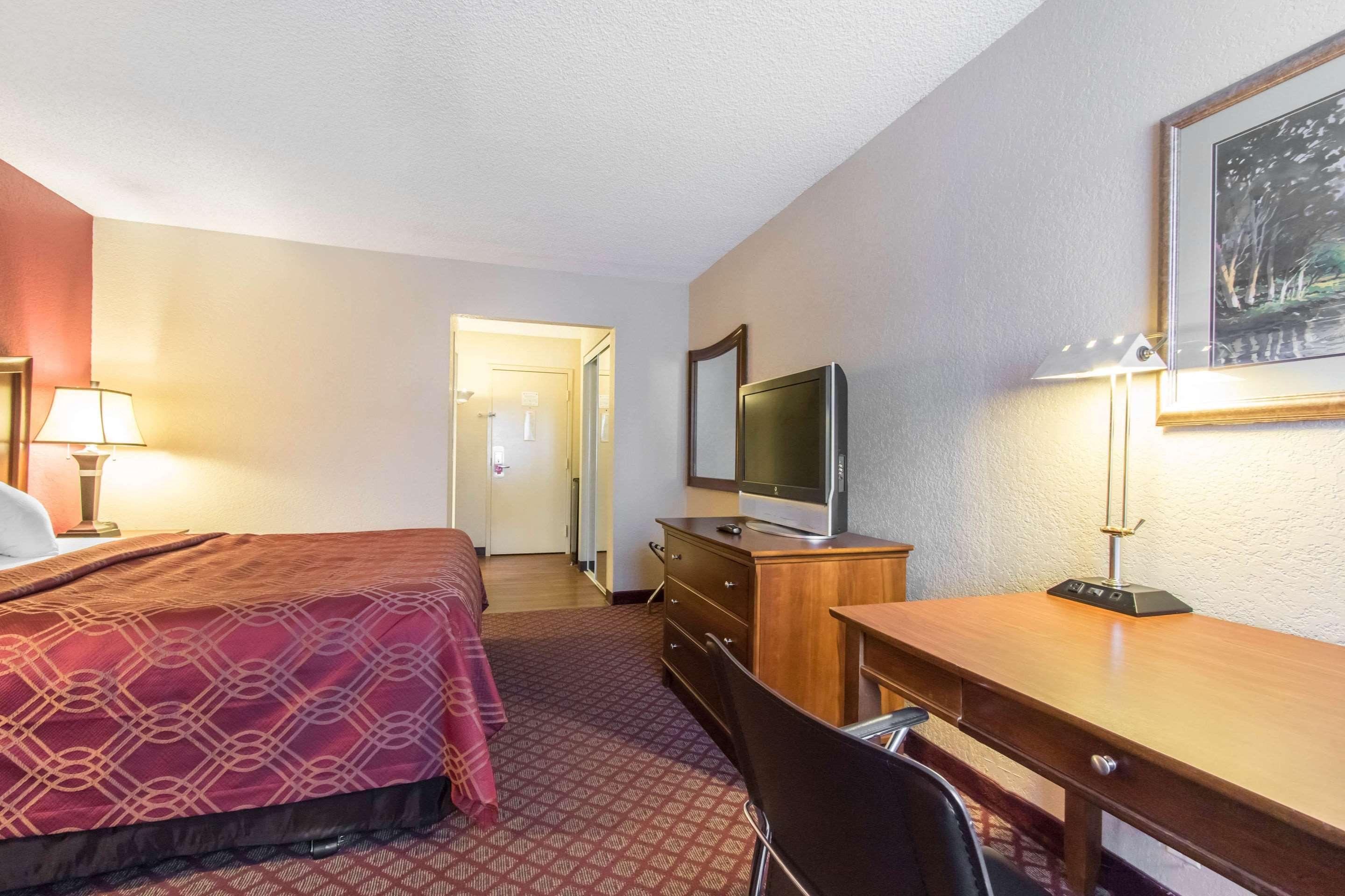 Econo Lodge Inn & Suites Joplin Exteriér fotografie